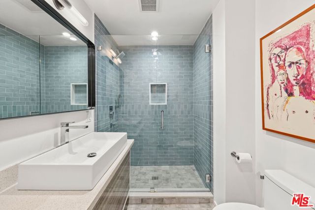 7712 Chandelle Place, Los Angeles CA: https://media.crmls.org/mediaz/b90487bc-406b-4d56-927b-958aed91876c.jpg