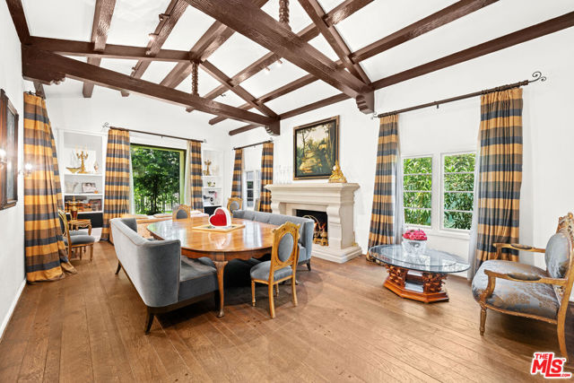 512 N Palm Drive, Beverly Hills CA: https://media.crmls.org/mediaz/b904a741-aed7-4389-aec5-cef3c613c425.jpg