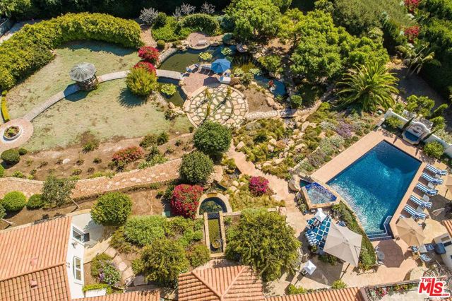 1601 Alisa Estate, Santa Barbara CA: https://media.crmls.org/mediaz/b9051b31-c97a-4005-9f28-69a65157bd3b.jpg