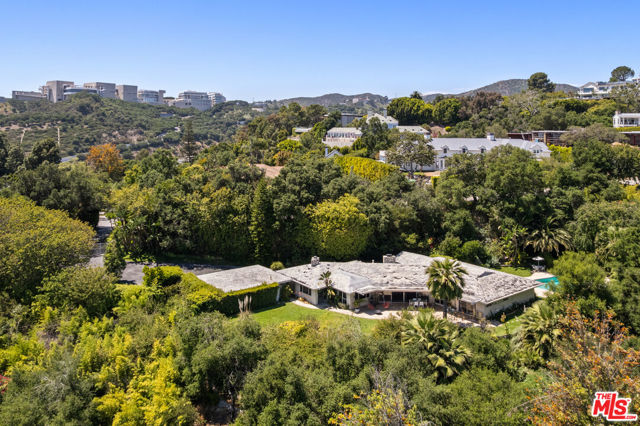11556 Bellagio Road, Los Angeles CA: https://media.crmls.org/mediaz/b9053c1b-3d7d-4804-ac32-e7d0f08cc730.jpg