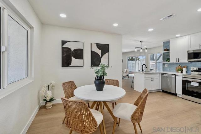 8313 Carlton Oaks Dr, Santee CA: https://media.crmls.org/mediaz/b9055a27-7a0f-4138-95fd-bc0f10217bc2.jpg