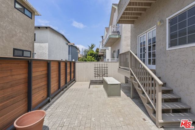 1711 Goodman Avenue, Redondo Beach CA: https://media.crmls.org/mediaz/b9064770-74f4-473f-bcc5-a439c3ba32e3.jpg
