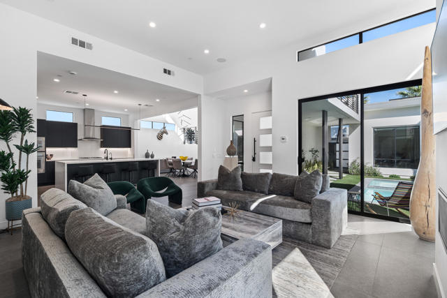 161 Holliday Way, Palm Springs CA: https://media.crmls.org/mediaz/b906f6b6-7099-4550-bb2a-650da874e746.jpg