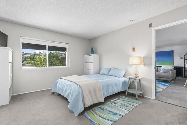 2510 Clairemont Dr, San Diego CA: https://media.crmls.org/mediaz/b9070a49-c665-46e1-a2e9-f67f520fbcb6.jpg