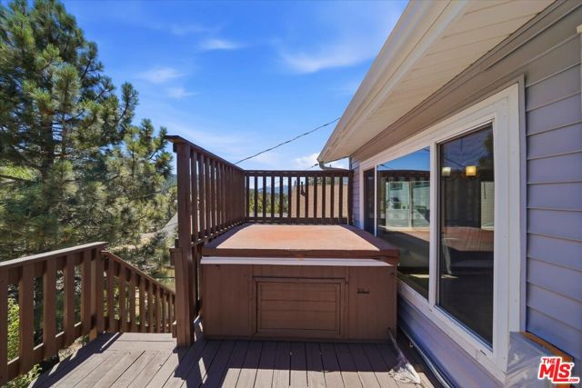 718 Blue Jay Road, Big Bear, CA 92315
