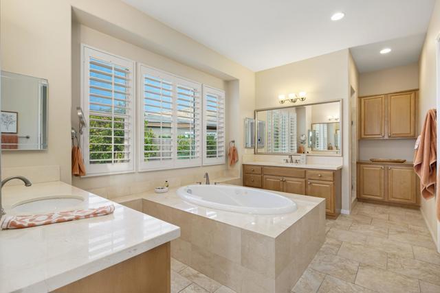 81196 Victoria Lane, La Quinta CA: https://media.crmls.org/mediaz/b9083d90-39ac-4b0c-8763-2248556e5a3f.jpg