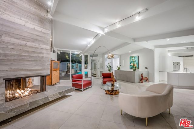 3027 Franklin Canyon Drive, Beverly Hills CA: https://media.crmls.org/mediaz/b908730a-c88d-4825-a77d-d353638351aa.jpg