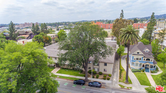 275 S Marengo Avenue, Pasadena CA: https://media.crmls.org/mediaz/b90882ae-3eca-4bd7-8343-c7d59eba2b66.jpg