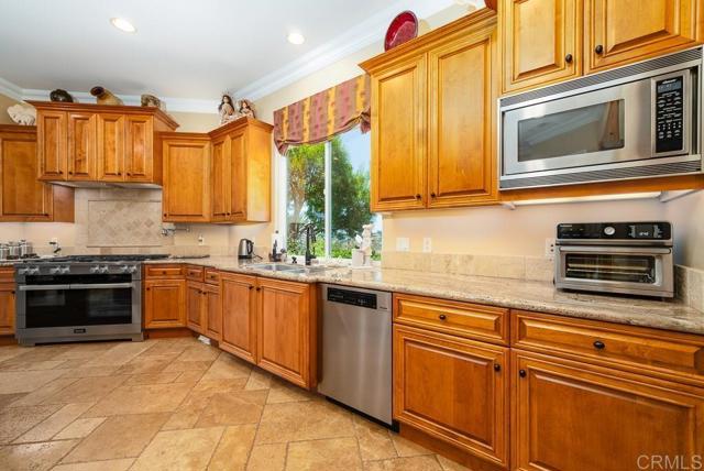 14106 Summit Crest, Escondido CA: https://media.crmls.org/mediaz/b909322c-a3d9-4b57-8ad2-e94d971ad0af.jpg