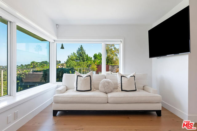 3482 Vista Haven Road, Sherman Oaks CA: https://media.crmls.org/mediaz/b909456e-7619-49bd-b795-164996a8dc68.jpg