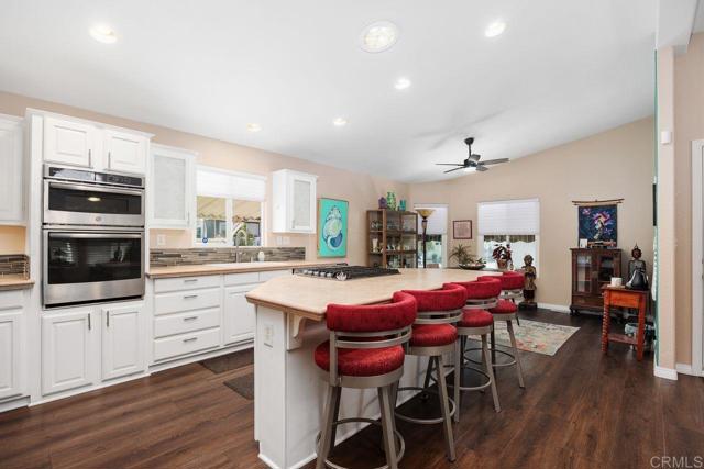 1600 E. Vista Way, Vista CA: https://media.crmls.org/mediaz/b9094a38-684e-43ba-9be3-da636f069231.jpg