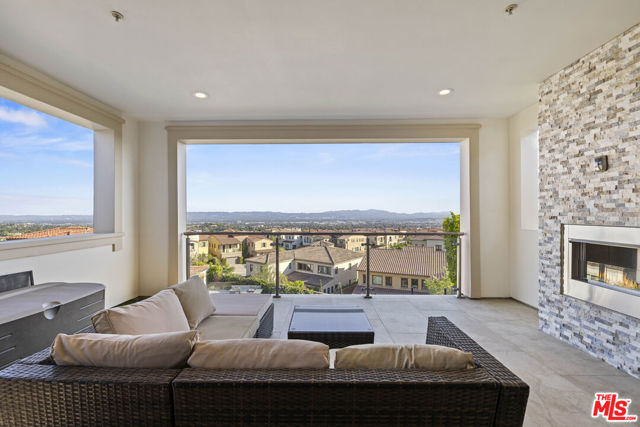 20162 W Cromwell Way, Porter Ranch CA: https://media.crmls.org/mediaz/b9094e63-f277-4467-abfc-81bbc353734e.jpg