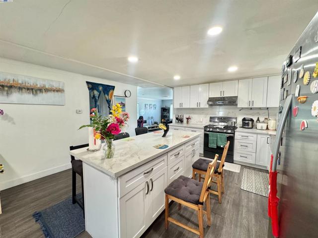 262 Manitoba Green, Fremont CA: https://media.crmls.org/mediaz/b90991ab-448d-4a49-b22f-28eb53e03f6b.jpg