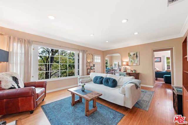 3217 Bennett Drive, Los Angeles CA: https://media.crmls.org/mediaz/b9099286-8e34-41f8-b955-7d7440b324de.jpg