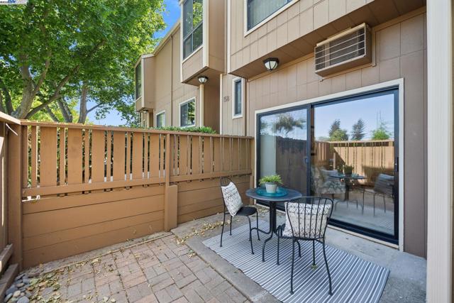 8985 Alcosta Blvd, San Ramon CA: https://media.crmls.org/mediaz/b909c0f2-3c95-4524-baf5-5649414f98fb.jpg