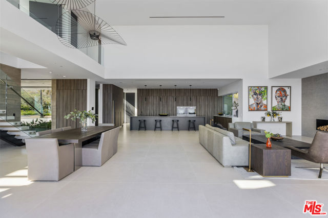 5601 Kanan Dume Road, Malibu CA: https://media.crmls.org/mediaz/b90a2b3c-0022-41ea-8ef4-572ac4208c9e.jpg