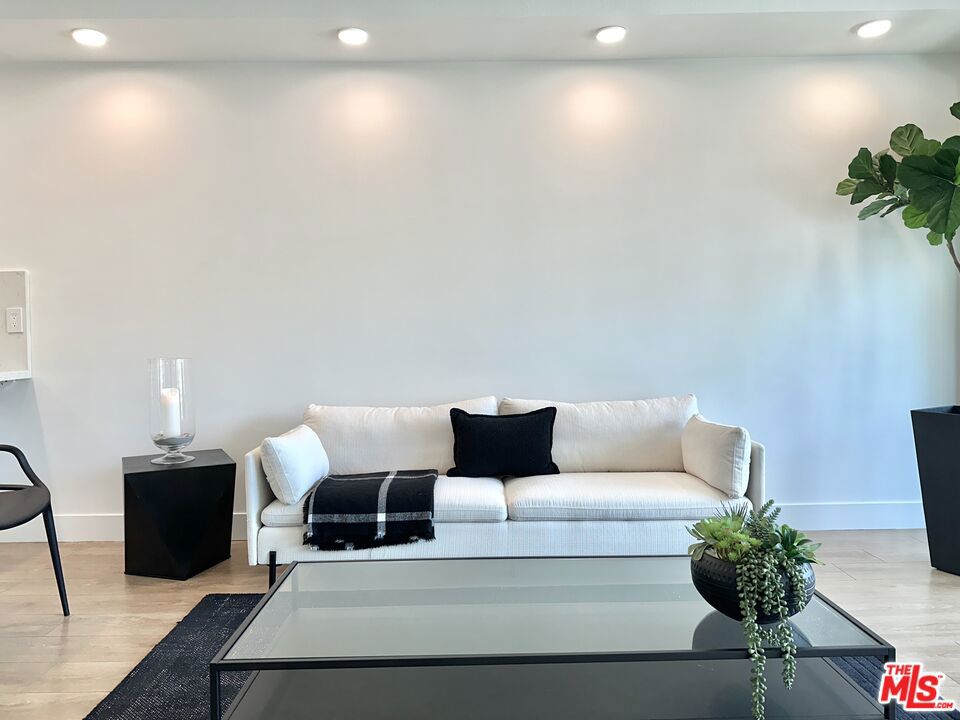 999 N DOHENY Drive #904