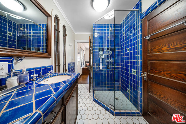 6615 Emmet Terrace, Los Angeles CA: https://media.crmls.org/mediaz/b90a77bc-4c23-4efb-b4ca-91445bce56f6.jpg
