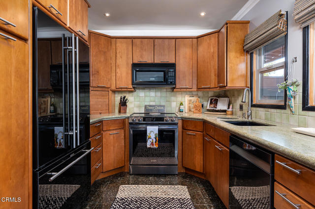 Detail Gallery Image 14 of 31 For 228 Oaks Ave, Monrovia,  CA 91016 - 3 Beds | 3/1 Baths