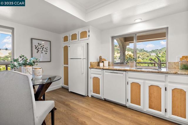 4033 Terra Granada Dr, Walnut Creek CA: https://media.crmls.org/mediaz/b90b86ca-eec4-44a3-9c9d-5326f20618c8.jpg