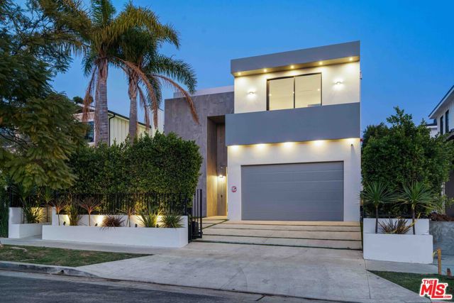 832 N Sierra Bonita Avenue, Los Angeles CA: https://media.crmls.org/mediaz/b90bafac-2fcd-4788-860f-02c915e3b760.jpg