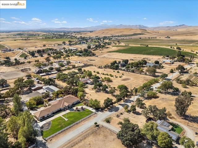 5665 Victoria LN, Livermore CA: https://media.crmls.org/mediaz/b90c496e-0617-4e55-a105-0061c8debd37.jpg