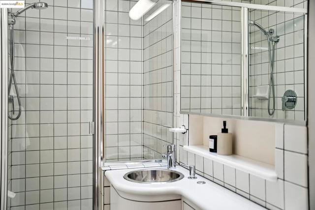 2760 Park Blvd, Oakland CA: https://media.crmls.org/mediaz/b90d90d4-9e53-4c0b-856c-b1bb721da336.jpg