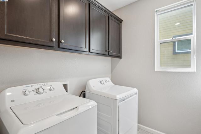 5813 Huntley Ave, Dublin CA: https://media.crmls.org/mediaz/b90dac80-6ea4-4175-a88a-b224a3f6dadd.jpg