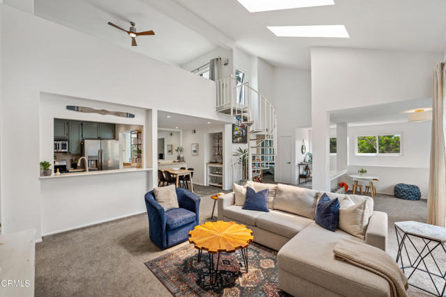 2287 Martinique Lane, Oxnard CA: https://media.crmls.org/mediaz/b90db51a-a262-466d-bbca-6c24375193e1.jpg