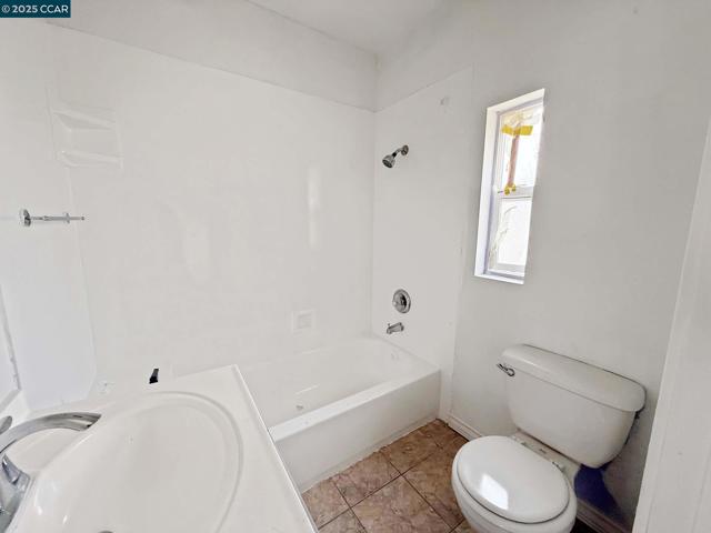 2129 Harrington Ave, Oakland CA: https://media.crmls.org/mediaz/b90df5c0-d6e4-4afd-93eb-b85903bac536.jpg
