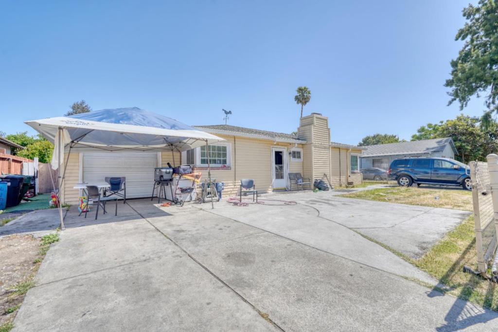 1125 Garden Street