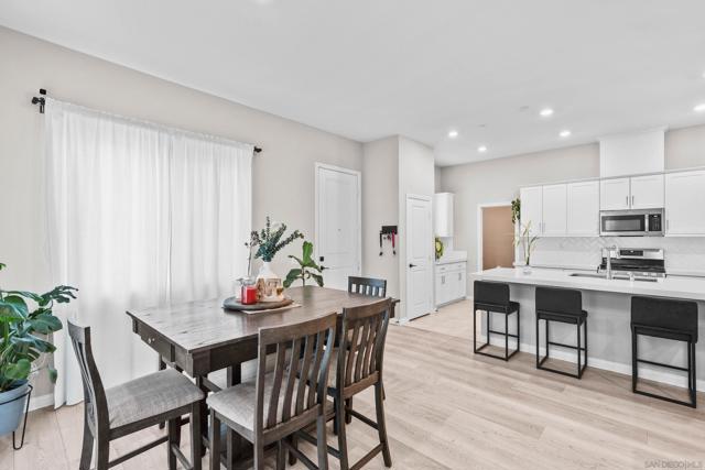 2098 Bluestone Cir, Chula Vista CA: https://media.crmls.org/mediaz/b90eda8d-6005-46ed-88b7-30e6dc10bb74.jpg
