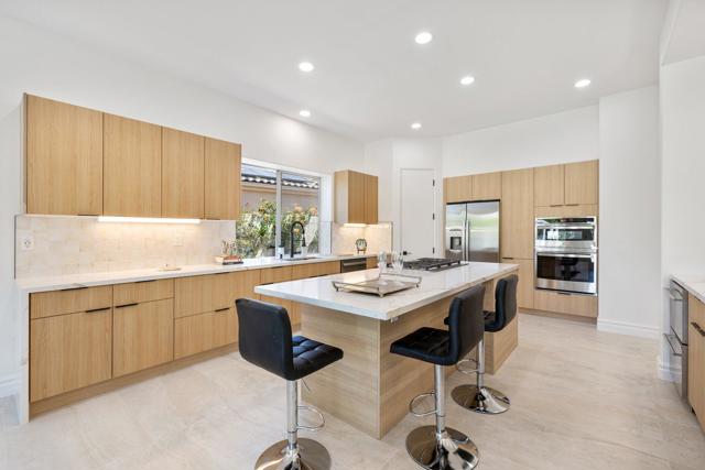 7 King Edward Court, Rancho Mirage CA: https://media.crmls.org/mediaz/b90f00cd-bc66-4fb8-9cbe-a44f3bc5a8ef.jpg