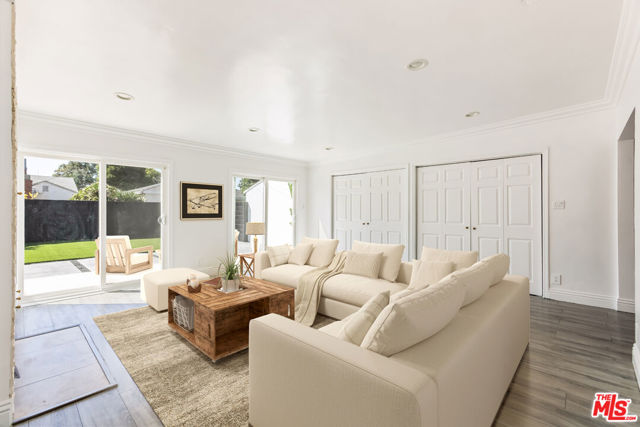 3921 S Victoria Avenue, Los Angeles CA: https://media.crmls.org/mediaz/b90fa4ed-2240-4d1c-a45c-36307b42fdef.jpg