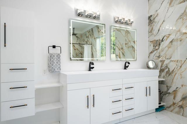 74775 Del Coronado Drive, Palm Desert CA: https://media.crmls.org/mediaz/b90fea62-b623-470f-a782-af3a53f62da5.jpg