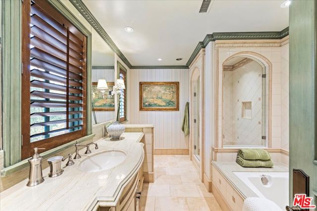 19000 Dorlon Drive, Tarzana CA: https://media.crmls.org/mediaz/b910bccb-924d-4811-9ab5-09466d6ed002.jpg