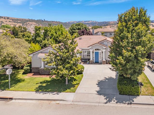 18400 Capistrano Way, Morgan Hill CA: https://media.crmls.org/mediaz/b910c4bf-81ae-41c1-8ddf-e23a75dbe203.jpg