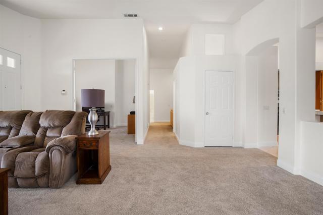 Detail Gallery Image 9 of 48 For 1 Corte Rossa, Lake Elsinore,  CA 92532 - 4 Beds | 2/1 Baths