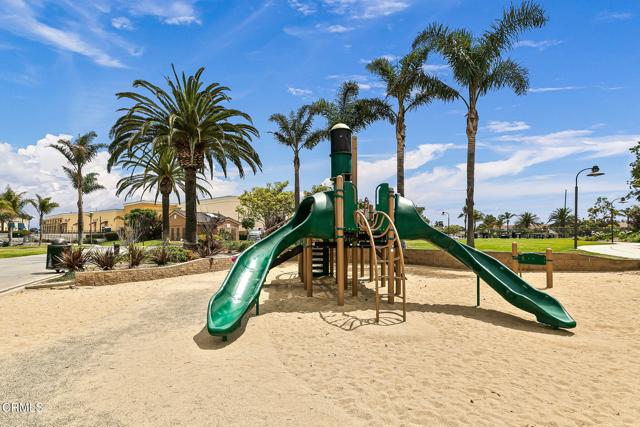 1423 Windshore Way, Oxnard CA: https://media.crmls.org/mediaz/b911bfaa-7df7-4fb8-839c-7a58af8f2880.jpg