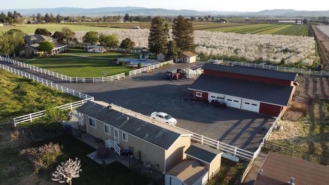 3465 Susie Lane, Gilroy CA: https://media.crmls.org/mediaz/b91217ac-eccd-4640-8b76-8a9d401ba149.jpg