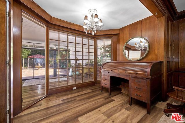 728 S Windsor Boulevard, Los Angeles CA: https://media.crmls.org/mediaz/b9121bb7-cb20-4e06-9516-3f7e7c594038.jpg