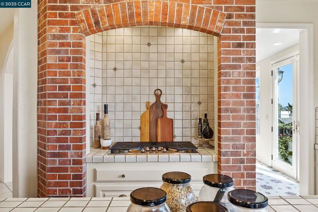 1620 Saint Francis Ct, Benicia CA: https://media.crmls.org/mediaz/b912883b-7f69-4a9e-95a3-d2f63cb474d8.jpg
