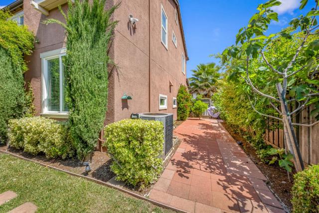 5871 Masoni Place, Gilroy CA: https://media.crmls.org/mediaz/b9129828-1790-4d4d-adf6-1194bbbac88b.jpg