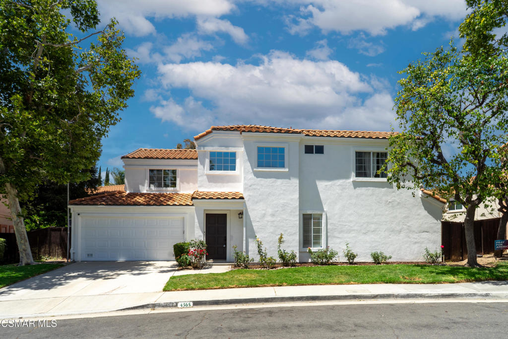 4365 Oak Glen Street — architectural residence