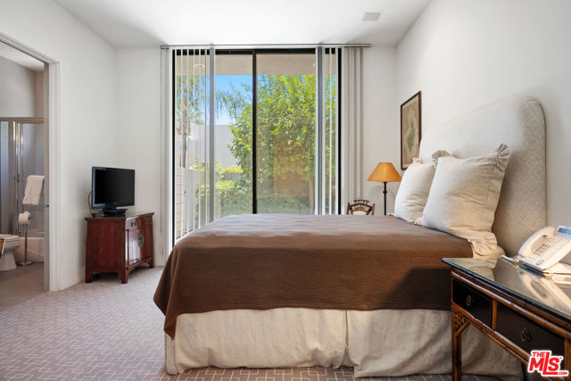 6 Rocky Lane, Rancho Mirage CA: https://media.crmls.org/mediaz/b9131d4e-5ada-4712-9d53-b0860e24c8b3.jpg