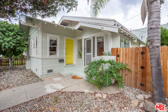 732 N Toledo Walk, Long Beach CA: https://media.crmls.org/mediaz/b91371f9-2d7c-4633-b1ad-84b23ed08eb2.jpg