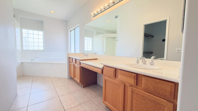 44950 Calle Santa Barbara, La Quinta CA: https://media.crmls.org/mediaz/b9139700-efd3-4235-b3ca-cb50d7f5db94.jpg