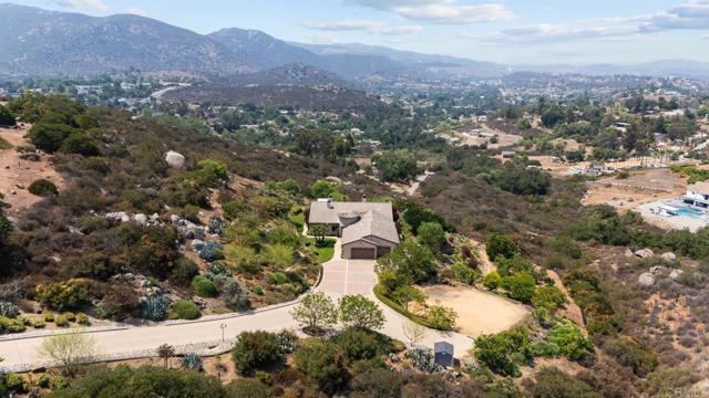 5102 Espinoza Road, El Cajon CA: https://media.crmls.org/mediaz/b9139926-5fa9-4bae-9e12-fc181ee06e7e.jpg