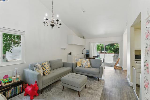 6198 Civic Terrace Ave, Newark CA: https://media.crmls.org/mediaz/b9142a96-1a9f-4ffa-83eb-4fe0bb469a12.jpg