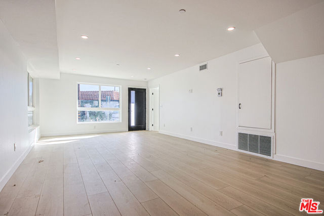 5709 Auckland Avenue, North Hollywood CA: https://media.crmls.org/mediaz/b914ba5a-cf15-4b78-bf53-62d172b939b2.jpg